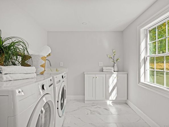 401 Unity Road, Trumbull CT 06611