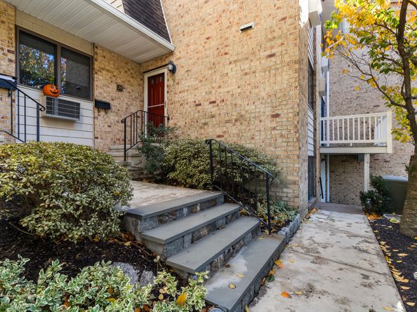 180 Glenbrook Road APT 35, Stamford CT 06902