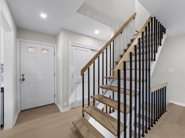 180 Glenbrook Road APT 35, Stamford CT 06902