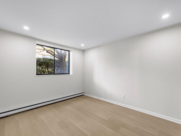 180 Glenbrook Road APT 35, Stamford CT 06902