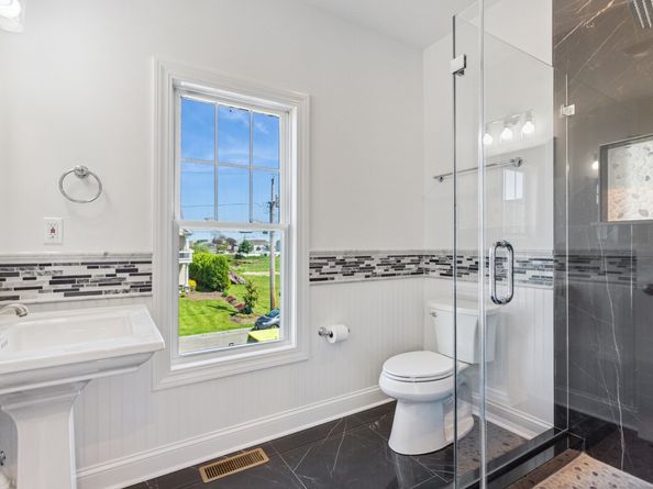 35 5th Avenue, Stratford CT 06615