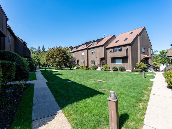 455 Hope Street APT 2F, Stamford CT 06906