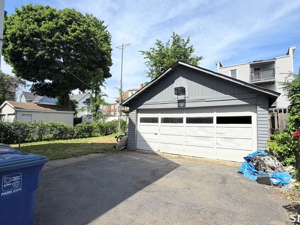 464-466 Hollister Avenue, Bridgeport CT 06607