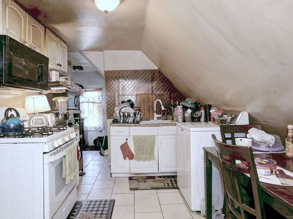 696 Kossuth Street, Bridgeport CT 06608