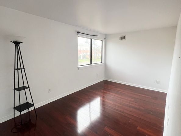 100 Hope Street APT 10, Stamford CT 06906