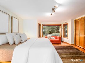 106 E Hunting Ridge Road, Stamford CT 06903