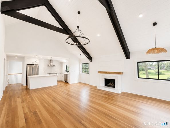 585 Pequot Lane B, Stratford CT 06614