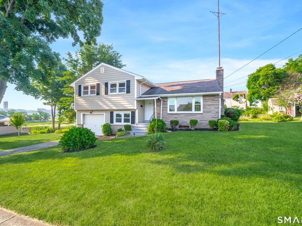 66 Bridgeview Place, Stratford CT 06614