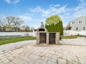 121 Ravencrest Drive, Stratford CT 06614