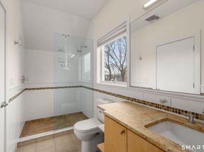 17 Seabreeze Place, Norwalk CT 06854