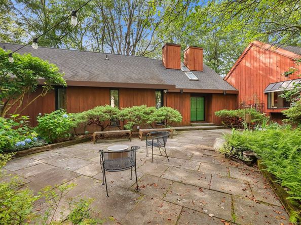 22 Blackberry Drive E, Stamford CT 06903