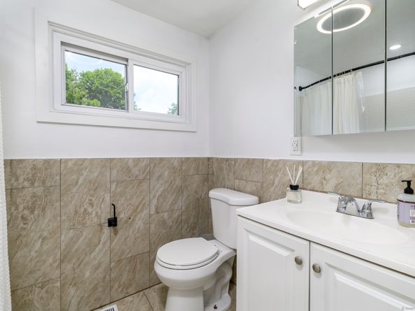 207 Hillcrest Road, Bridgeport CT 06606
