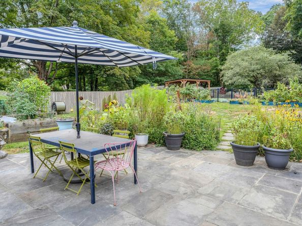 22 Huckleberry Lane, Weston CT 06883