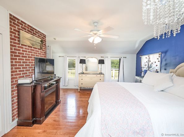 17 Grays Farm Road, Weston CT 06883