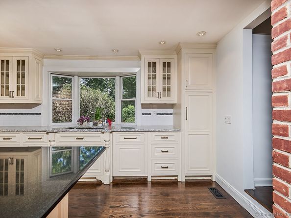17 Grays Farm Road, Weston CT 06883