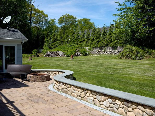 17 Grays Farm Road, Weston CT 06883