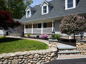 17 Grays Farm Road, Weston CT 06883