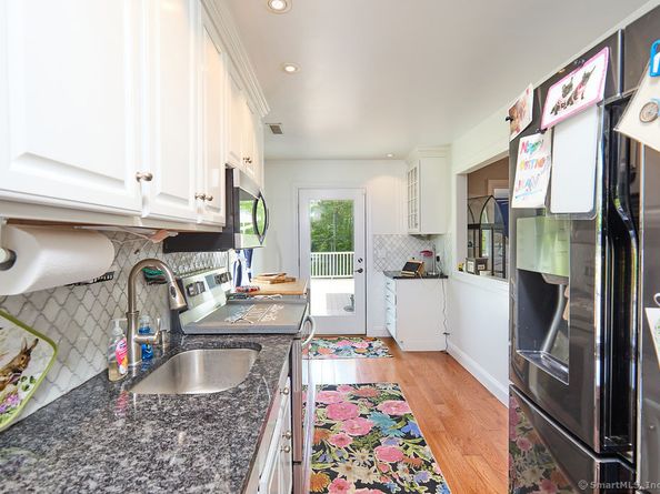 17 Grays Farm Road, Weston CT 06883