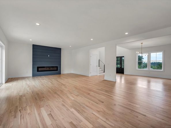 26 Wabuda Place, Shelton CT 06484