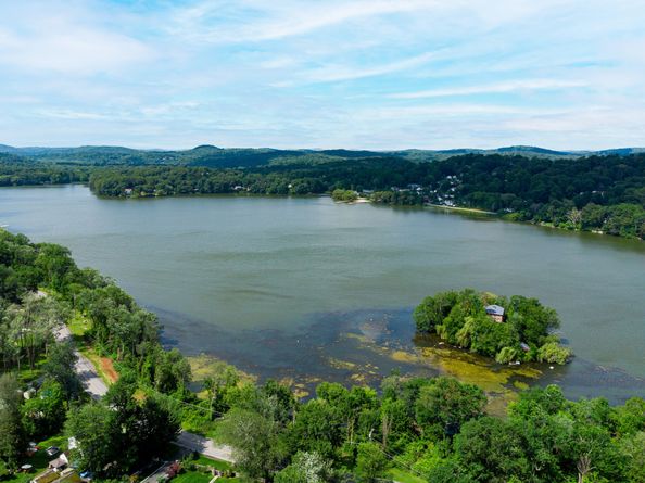 7 Lamont Road, New Fairfield CT 06812