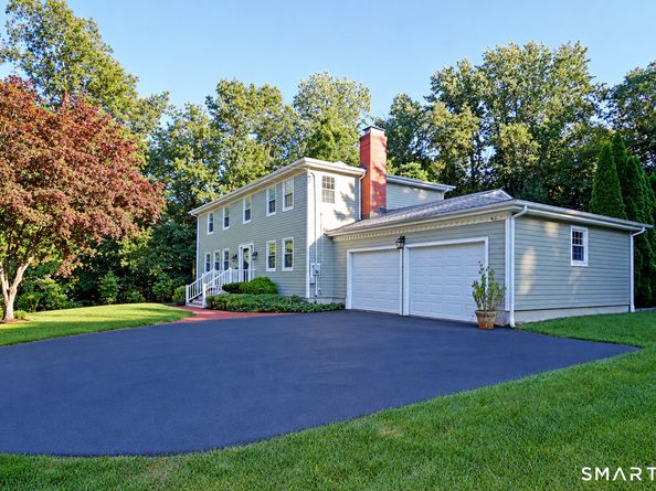 Undisclosed Address #24204863, Trumbull CT 06611