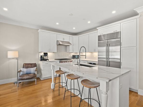 201 W 8th St 3, Boston MA 02127
