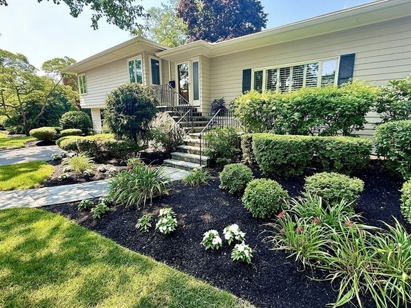 33 Glendale Road, Marblehead MA 01945