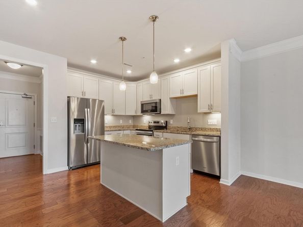 2 Francis Dr 203, Andover MA 01810
