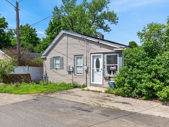 12 River Ct, Webster MA 01570