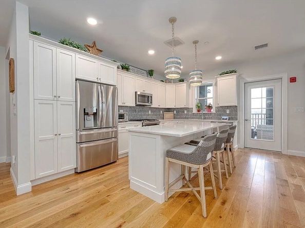 50 Coppersmith Way 302, Canton MA 02021