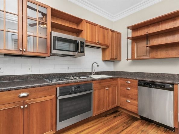 421 E 3rd St 1, Boston MA 02127