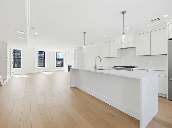 667 Tremont PH, Boston MA 02118