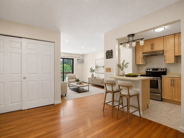 655 Saw Mill Brook Prkwy 20, Newton MA 02459