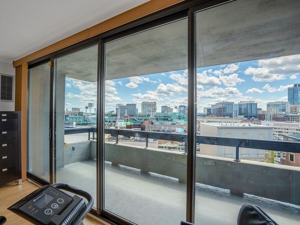566 Commonwealth 906, Boston MA 02215