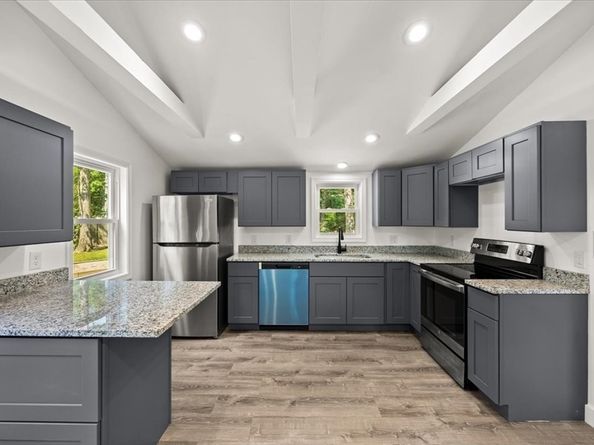 13 Cherry St, Lakeville MA 02347