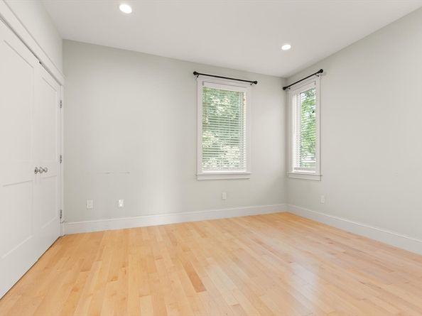 35 Bacon Street 35, Watertown MA 02472