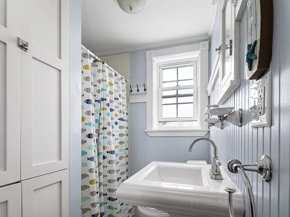 36 Ocean Rd N, Duxbury MA 02332