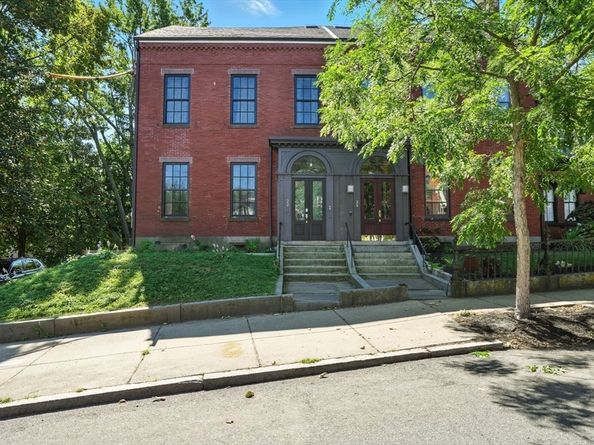 22 Kenilworth St, Boston MA 02119