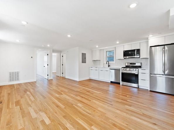 290 Washington Street, Marblehead MA 01945