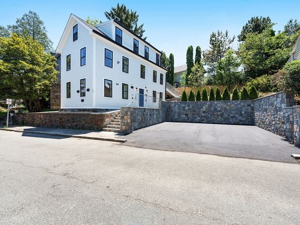 290 Washington Street, Marblehead MA 01945