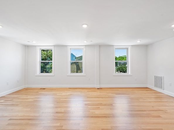 290 Washington Street, Marblehead MA 01945