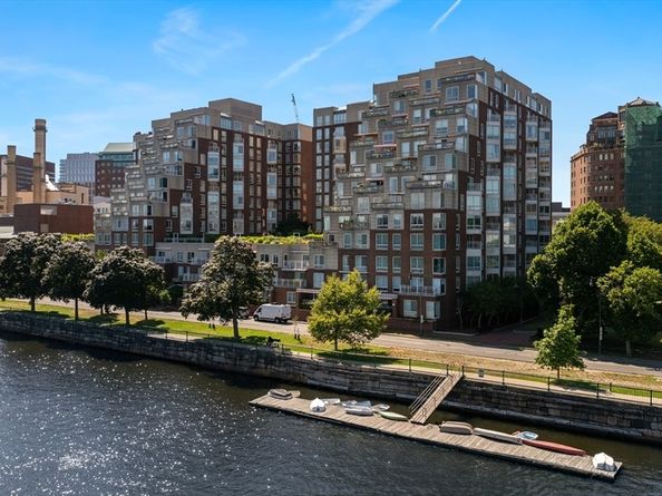 75-83 Cambridge Pkwy. Ph12 ., Cambridge MA 02142