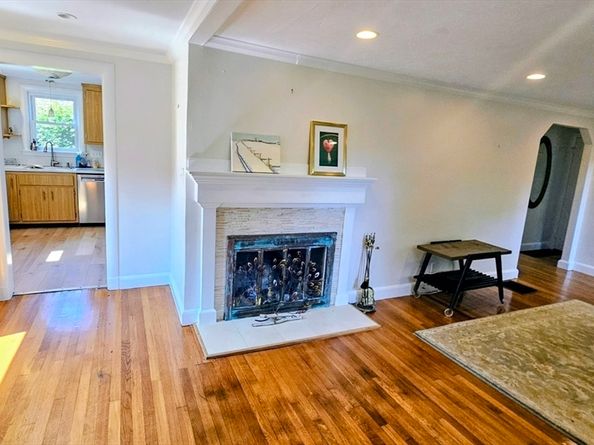 250 Woodcliff Rd, Newton MA 02461