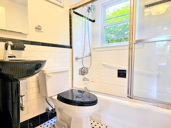 250 Woodcliff Rd, Newton MA 02461