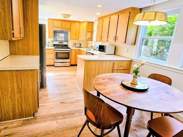 250 Woodcliff Rd, Newton MA 02461
