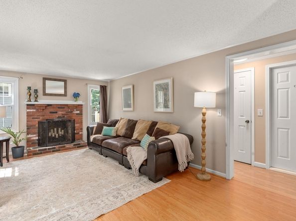 5 Hope Lane, Dedham MA 02026