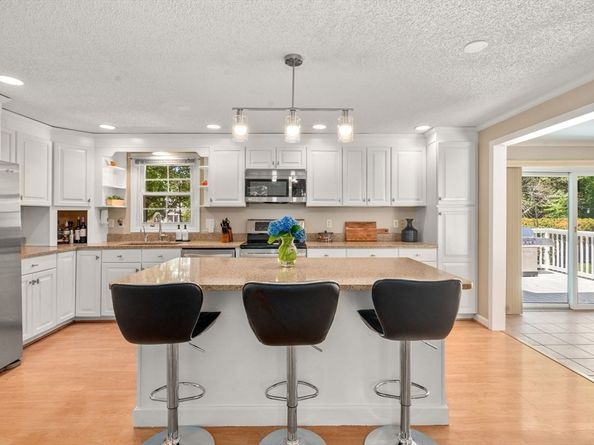 5 Hope Lane, Dedham MA 02026