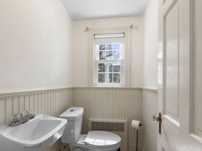 5 Sunset Rd, Salem MA 01970