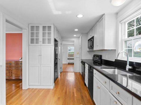 5 Sunset Rd, Salem MA 01970