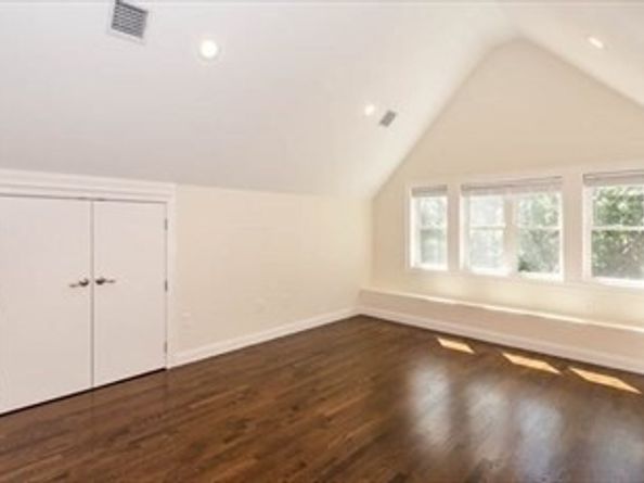 77 Rock Glen Rd, Medford MA 02155